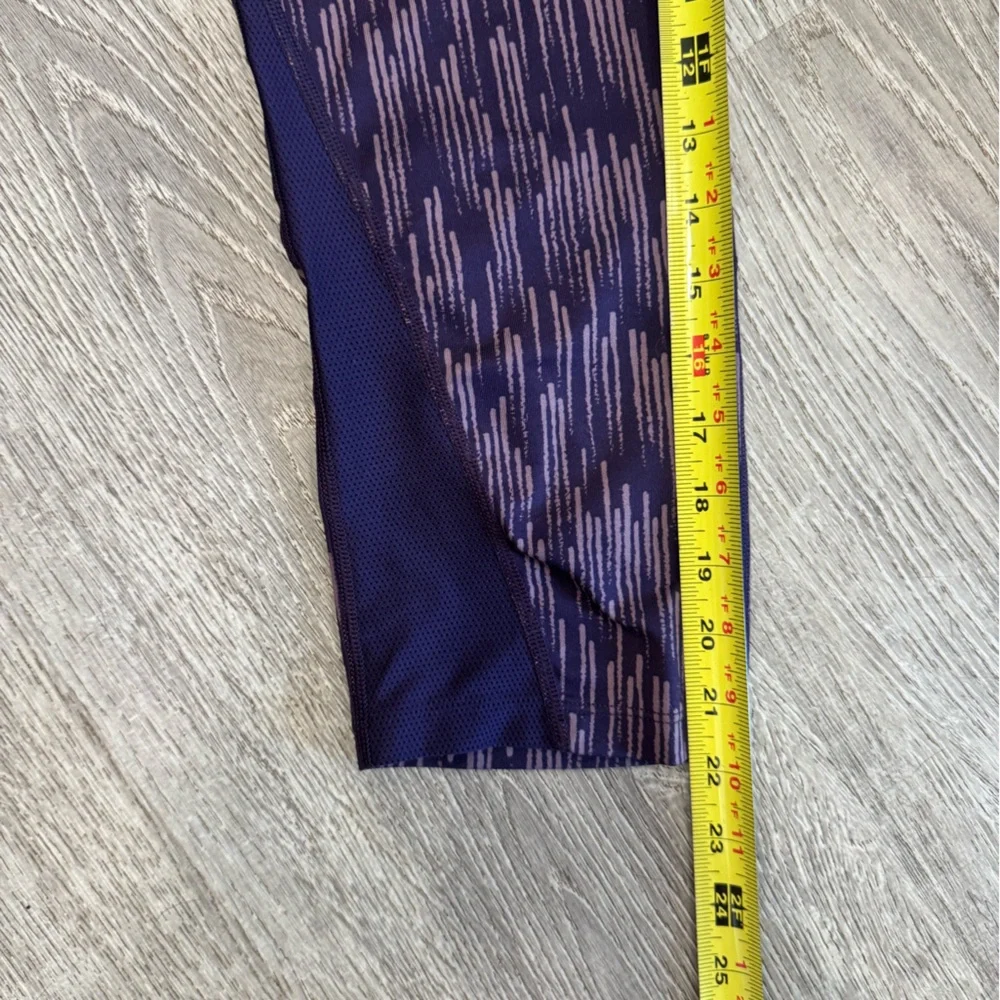 Nike Women's running Purple Patterned cropped Leggings size large - Picture 5 of 8